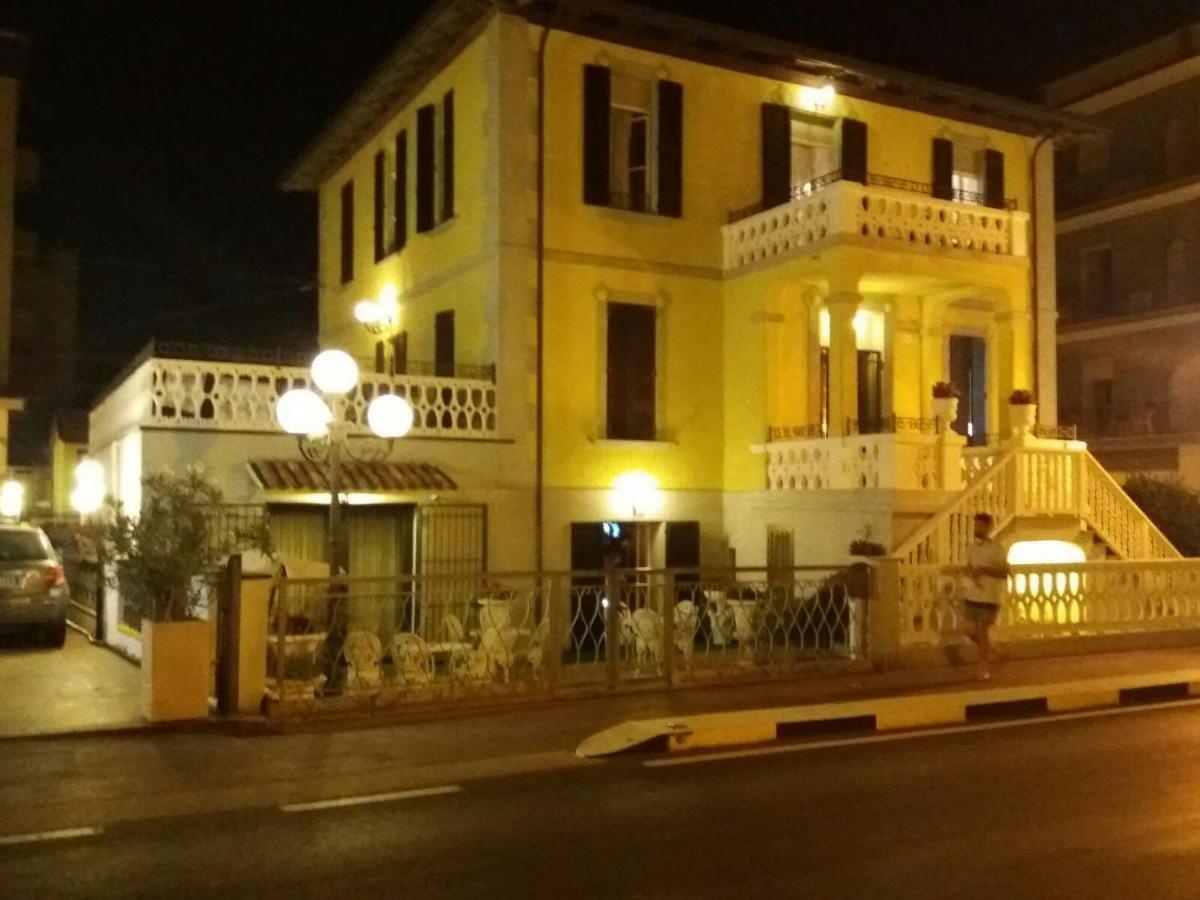 Hotel Villa Laura Rimini Exterior foto